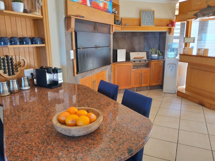 To Let 5 Bedroom Property for Rent in Glentana Western Cape